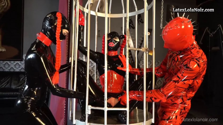 Lola Noir - Used In The Cage